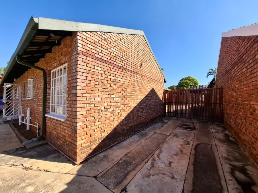 3 Bedroom Property for Sale in Geelhoutpark North West
